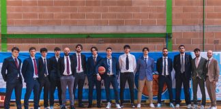 “Nella foto di Andrea Dominici: i Dolphins in rito per il Suit & Tie match”. delfini basket carmagnola campioni