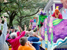 A La Loggia la Grande Sfilata notturna di carri e strambicoli sfilata carri La Loggia