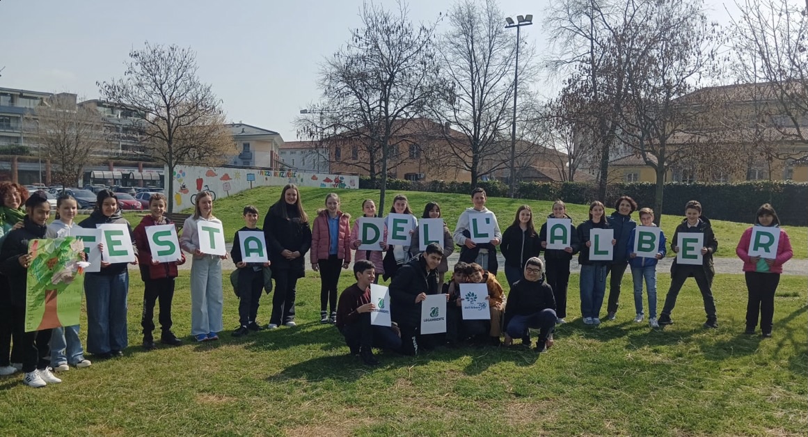 Le classi prime dell'Istituto Comprensivo 3 di Carmagnola hanno preso parte attiva alla Giornata dell'Albero 2026