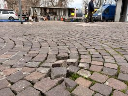 Carmagnola: manutenzione straordinaria al porfido di piazza IV Martiri porfido piazza martiri carmagnola