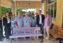 Santena panchine gentilezza