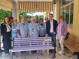 Santena panchine gentilezza