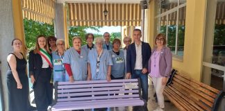 Santena panchine gentilezza