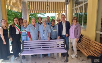 Santena panchine gentilezza