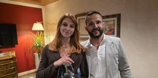 Il premio conferito a Sofia Caligaris con il suo professore del Baldessano Roccati di Carmagnola
