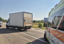 Cambiano: scontro tra un camion e una moto sulla strada per Chieri Cambiano camion moto
