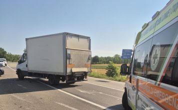 Cambiano: scontro tra un camion e una moto sulla strada per Chieri Cambiano camion moto