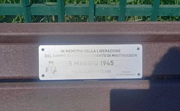 Poirino svastiche panchina memoria