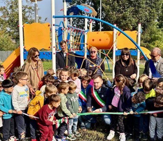 Poirino inaugurato parco giochi