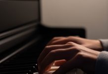 La famiglia del Maestro Marco Pasquero dona un pianoforte alla biblioteca di Pralormo Pralormo pianoforte Marco Pasquero